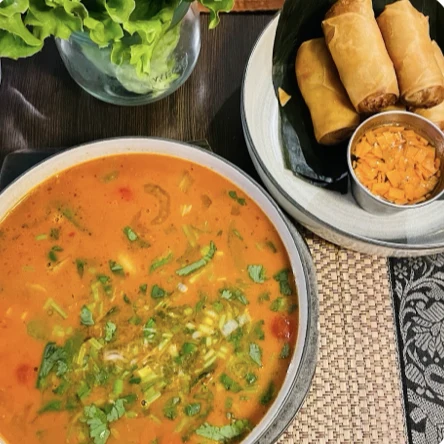 Curry rouge et nems
